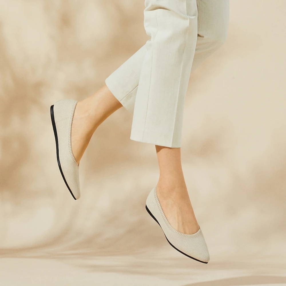 Vivaia Aria Pointed-toe Flats